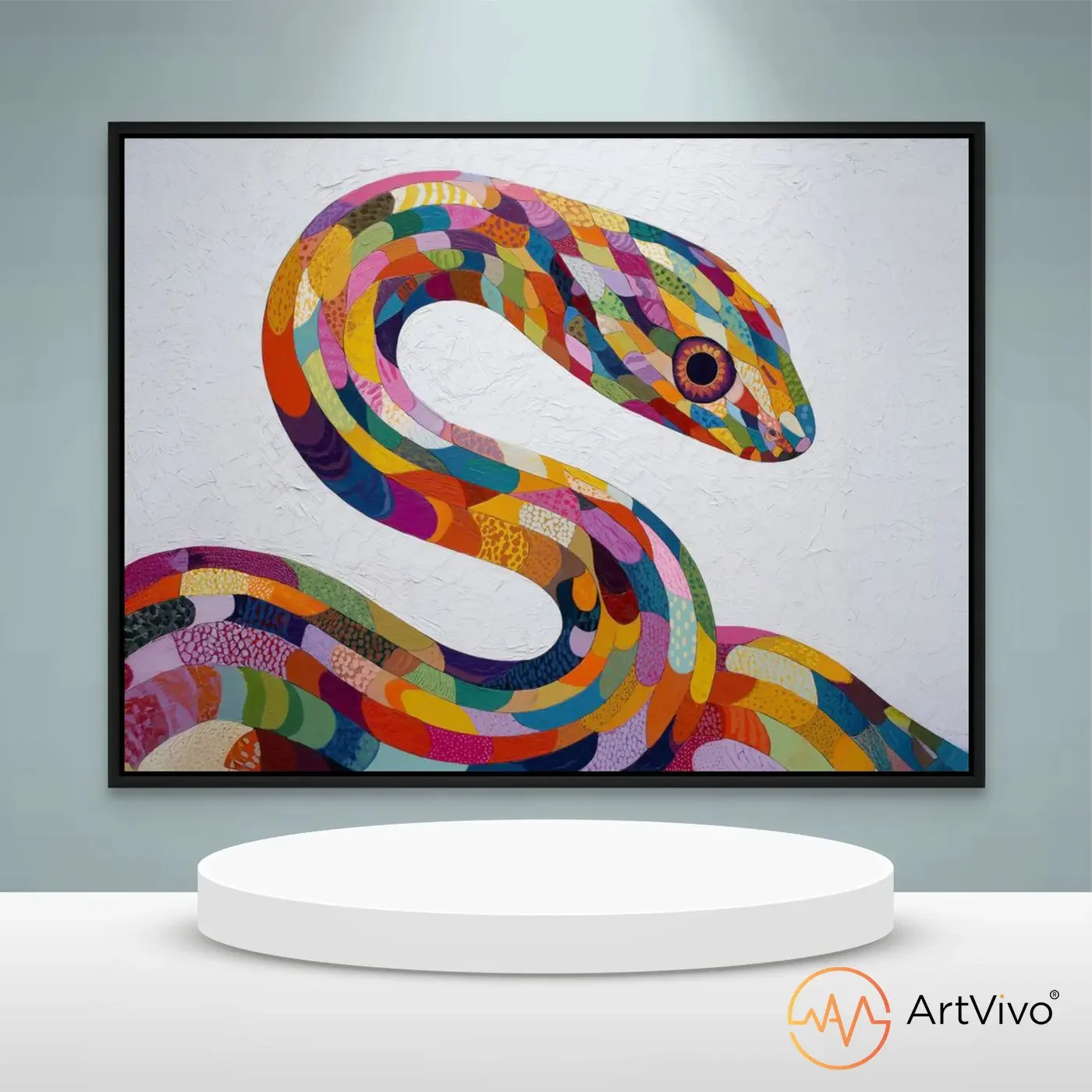 Cuadros decorativos interactivos — Snake Chromatic serpiente arcoíris sobre fondo negro en lienzo ArtVivo