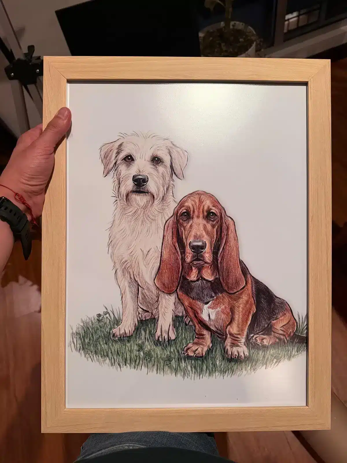 Cuadro personalizado de dos perros con marco de madera natural, en foto real