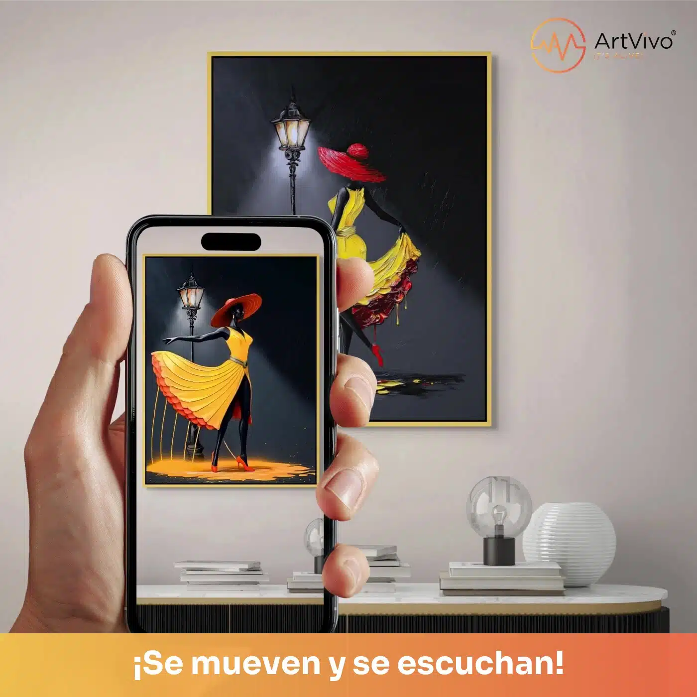 Cuadro decorativo animado La Noche es Mía: bailarina de flamenco con vestido amarillo bajo un farol, fondo negro, quieto en la pared y cobrando vida en el celular con el QR