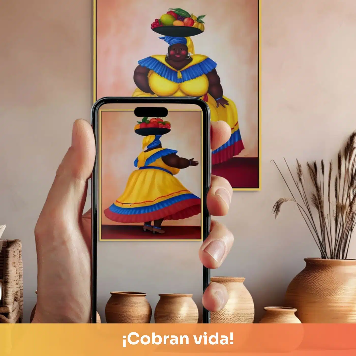 Cuadro decorativo animado Orgullosa: palenquera colombiana con frutas sobre la cabeza y vestido amarillo, quieto en la pared y cobrando vida en el celular con el QR